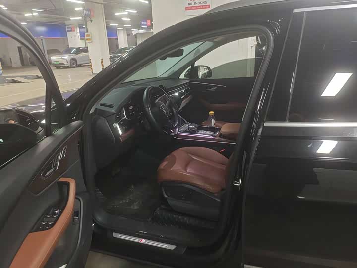 Фото 7 - Audi Q7