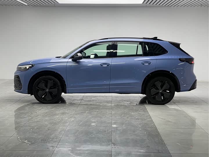 Фото 7 - Volkswagen Tiguan L Pro