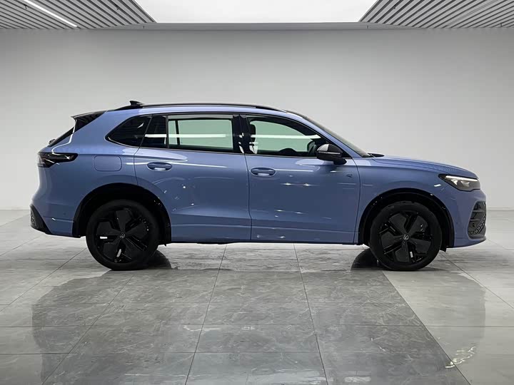 Фото 8 - Volkswagen Tiguan L Pro