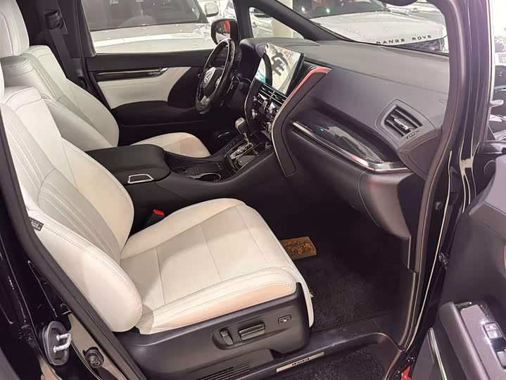 Фото 9 - Lexus LM