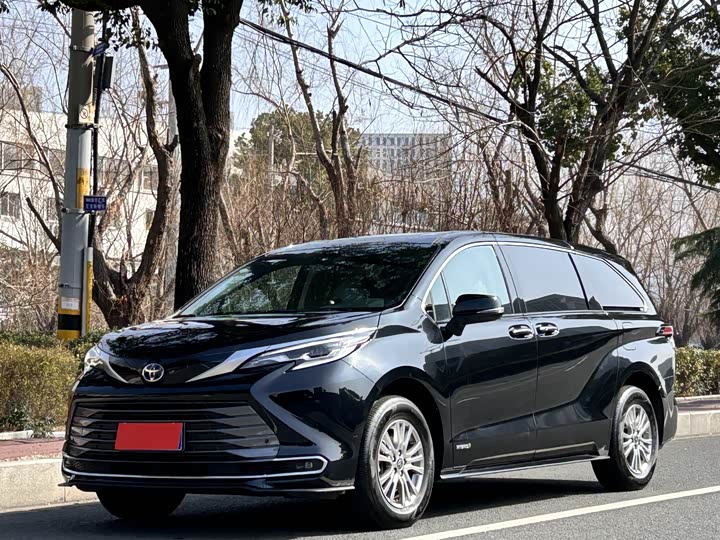 Фото 1 - Toyota Sienna