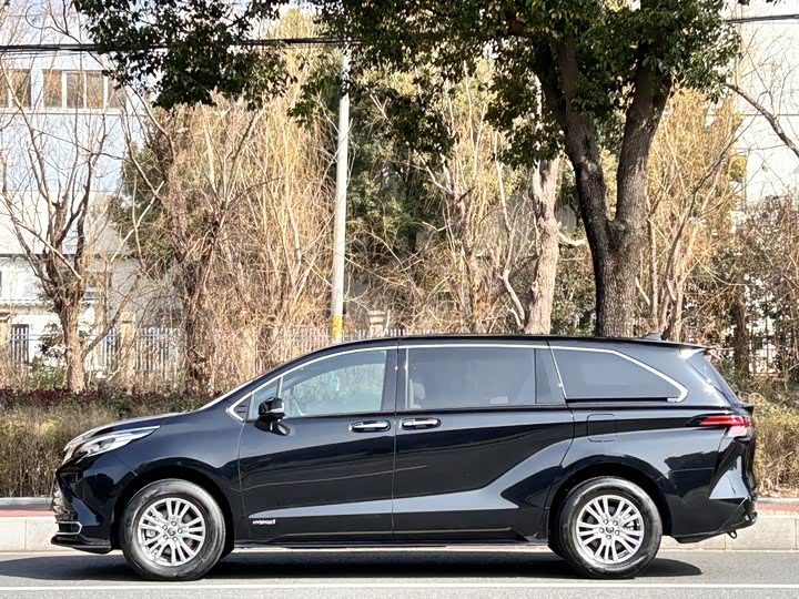 Фото 4 - Toyota Sienna