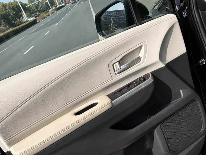 Фото 5 - Toyota Sienna