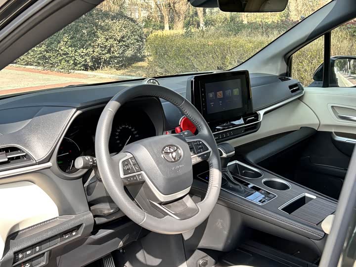 Фото 6 - Toyota Sienna