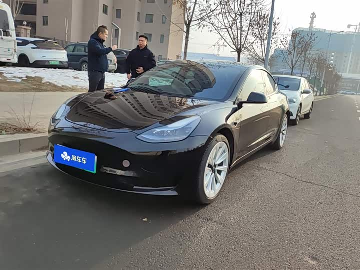 Фото 1 - Tesla Model 3