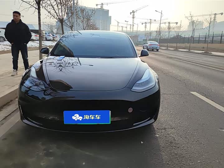 Фото 2 - Tesla Model 3