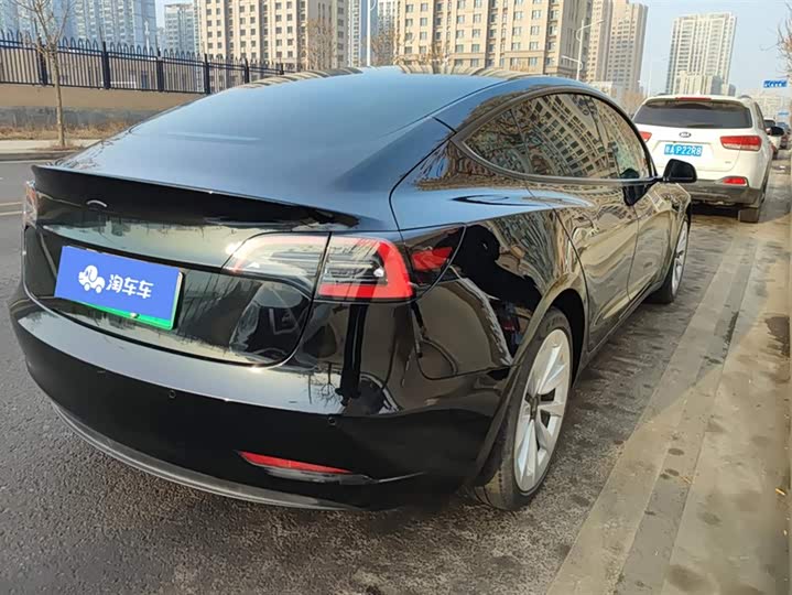 Фото 3 - Tesla Model 3