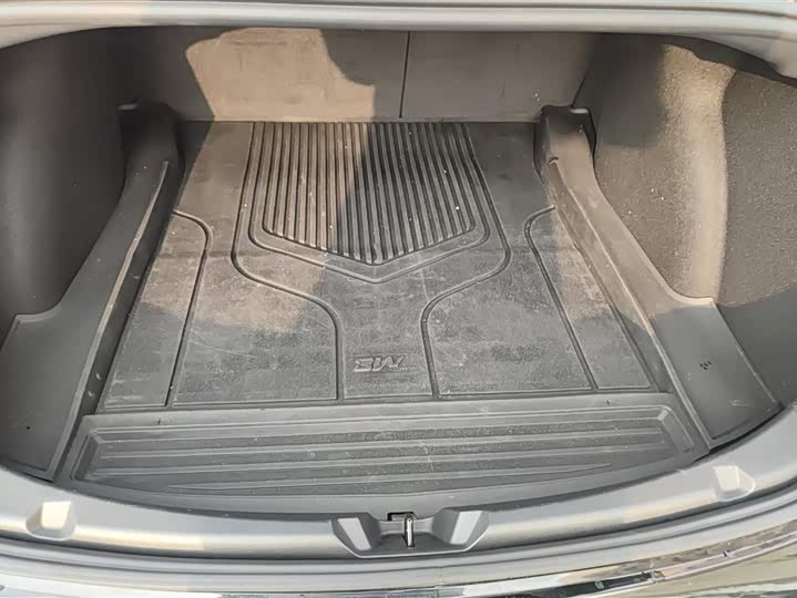 Фото 4 - Tesla Model 3