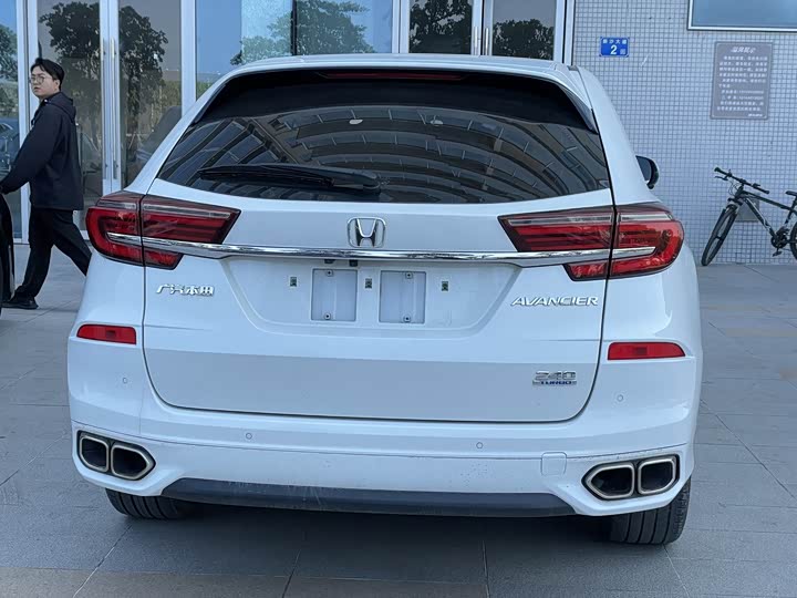 Фото 4 - Honda Avancier