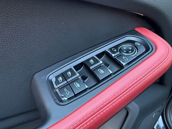 Photo 7 - Porsche Macan