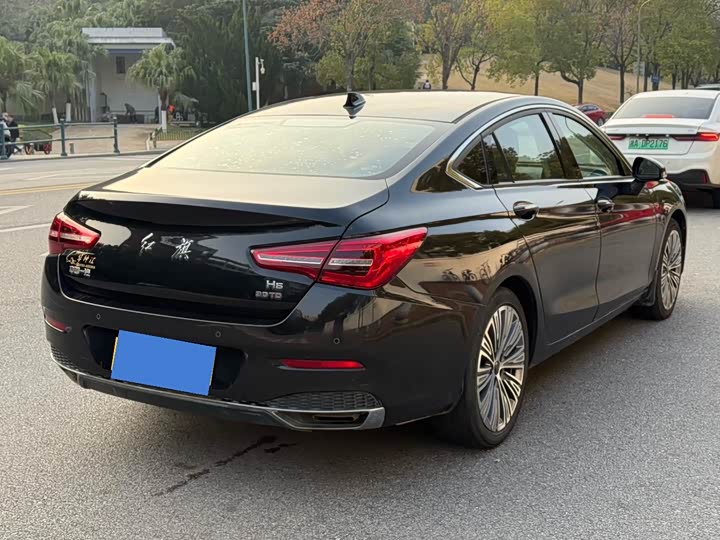 Фото 4 - Hongqi H5