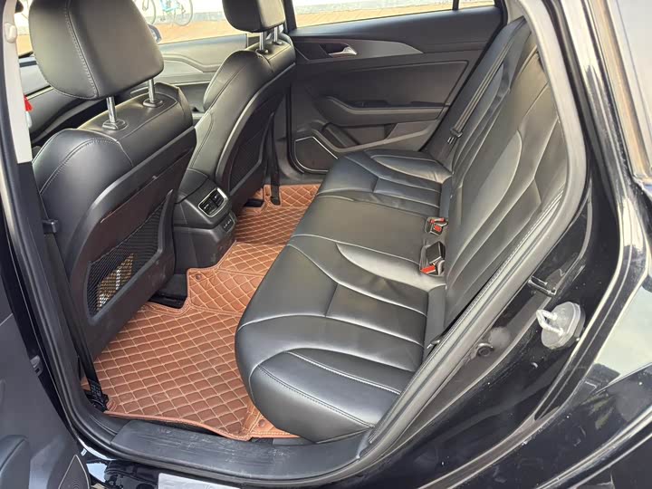 Фото 9 - Hongqi H5