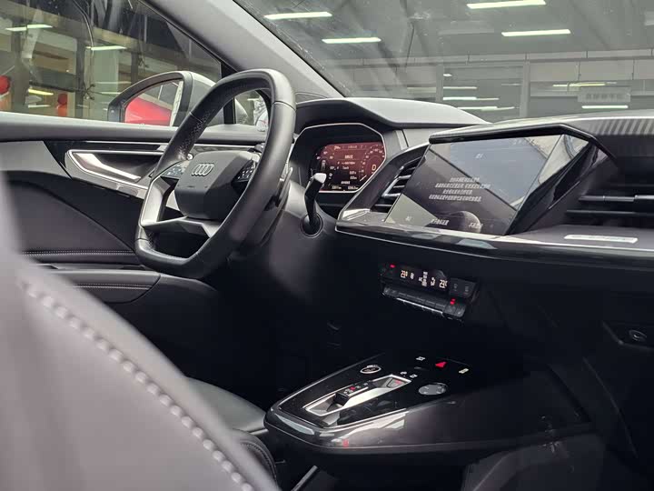 Фото 8 - Audi Q4 e-tron