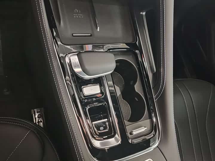 Фото 7 - Geely Preface