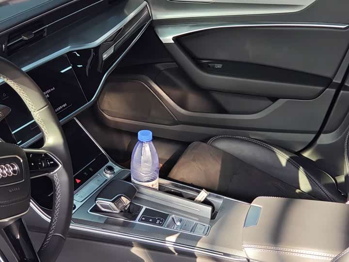 Фото 4 - Audi A6L