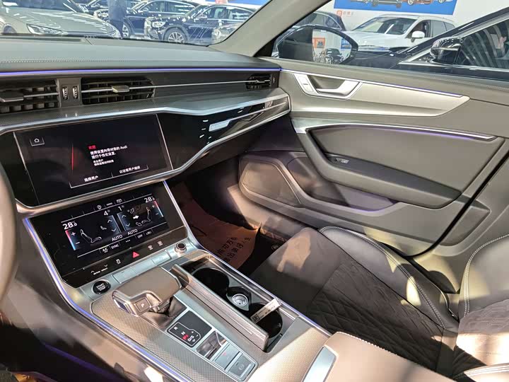 Фото 7 - Audi A6L