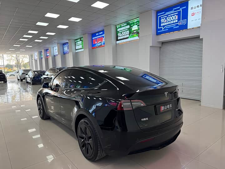 Фото 4 - Tesla Model Y