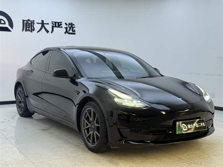 Фото 3 - Tesla Model 3