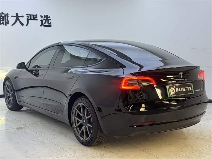 Фото 6 - Tesla Model 3