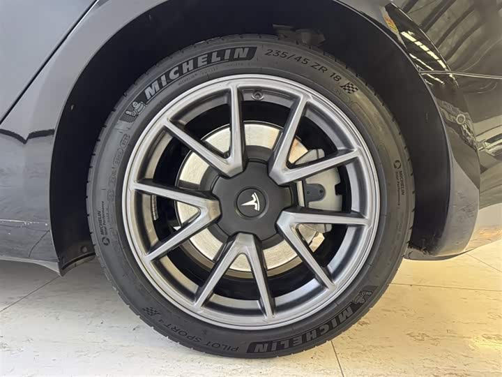 Фото 9 - Tesla Model 3