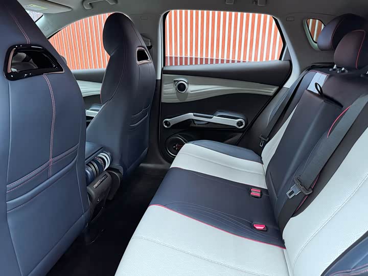 Фото 8 - BYD Yuan Plus