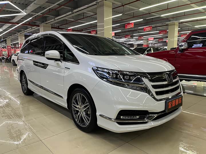 Фото 3 - Honda Elysion