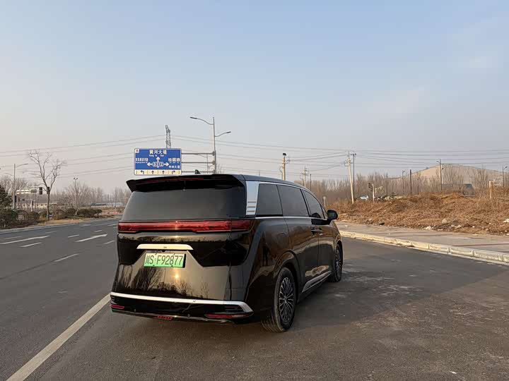 Фото 9 - Denza D9