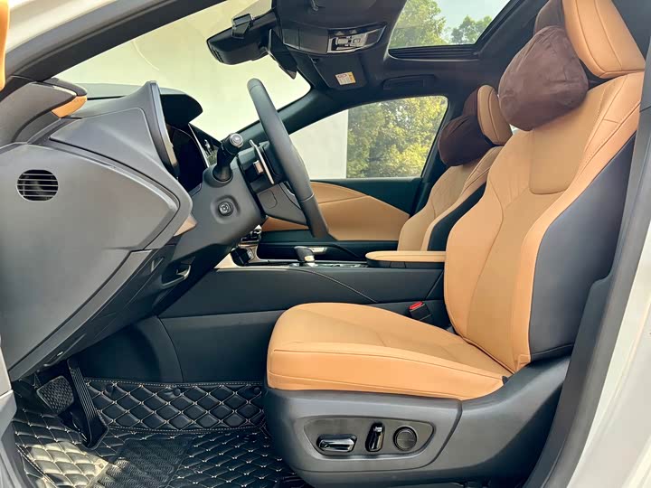 Фото 7 - Lexus RX