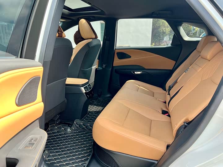 Фото 8 - Lexus RX