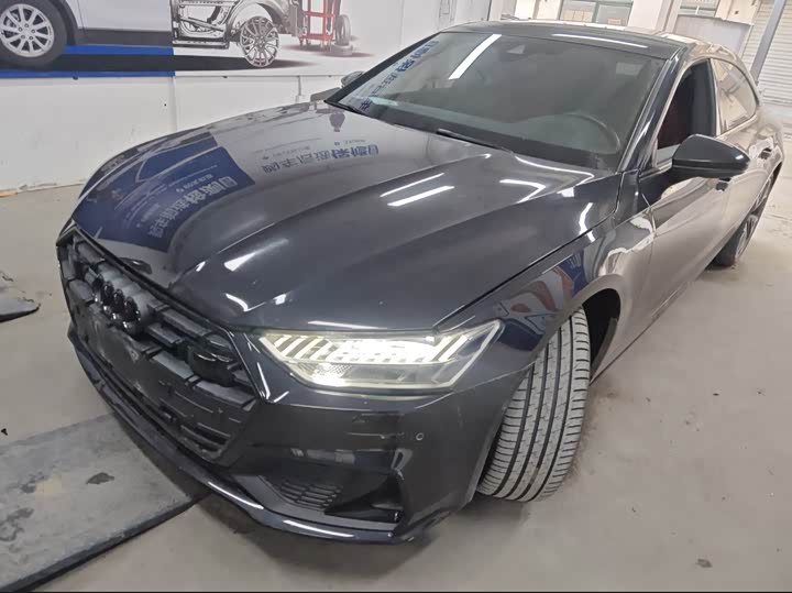 Фото 1 - Audi A7L