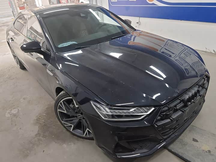 Фото 2 - Audi A7L