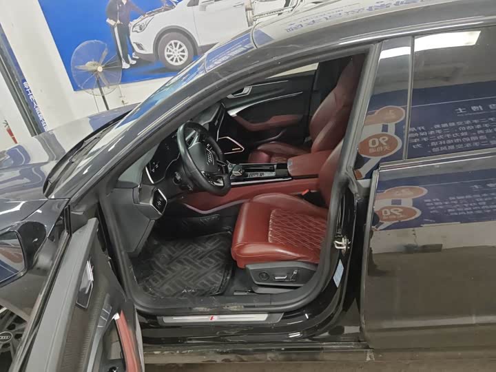 Фото 5 - Audi A7L