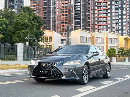 Фото 1 - Lexus ES