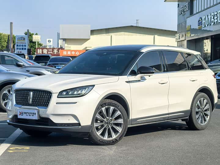 Фото 1 - Lincoln Corsair