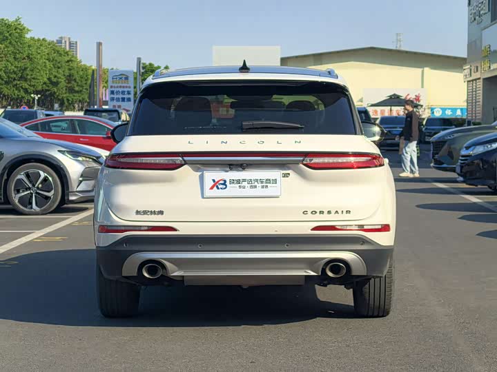 Фото 3 - Lincoln Corsair