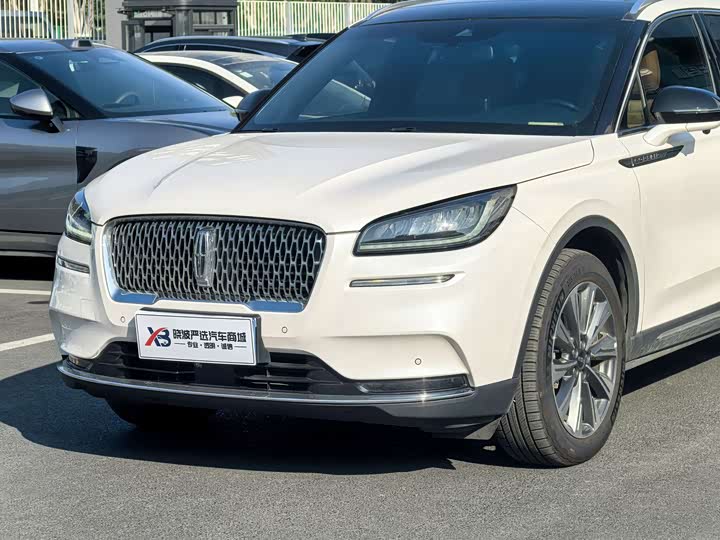 Фото 4 - Lincoln Corsair