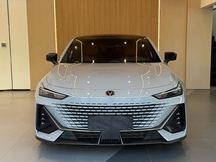 Фото 2 - Changan UNI-V