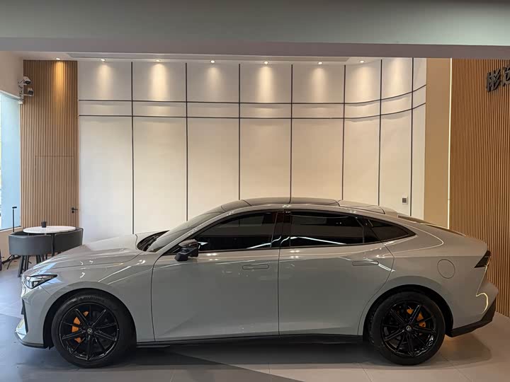 Фото 4 - Changan UNI-V