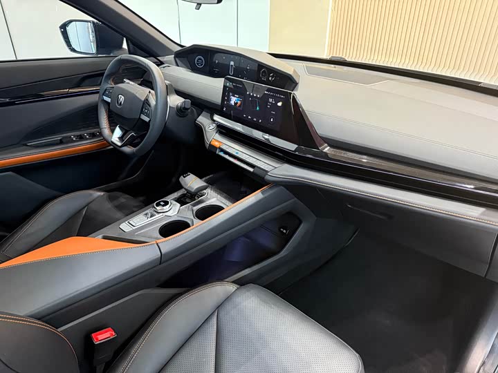 Фото 9 - Changan UNI-V