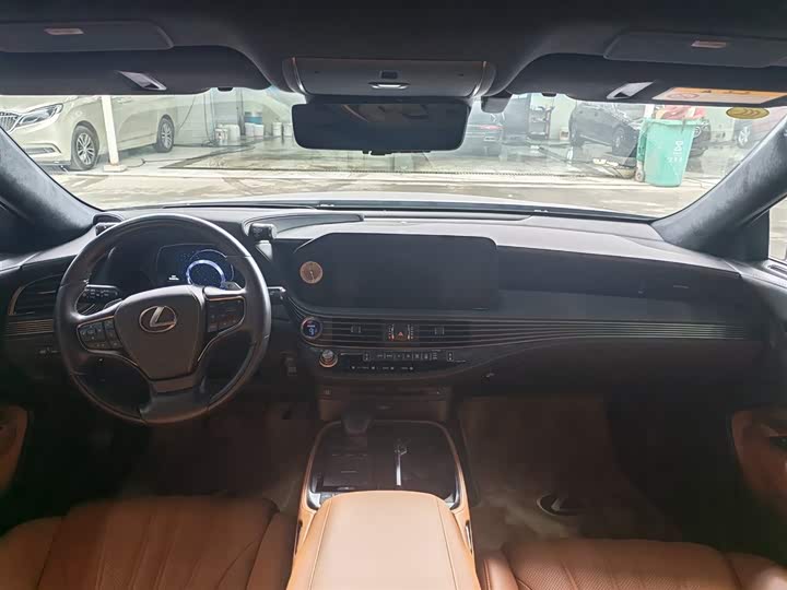 Фото 6 - Lexus LS