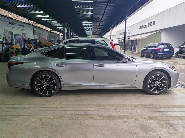 Фото 7 - Lexus LS