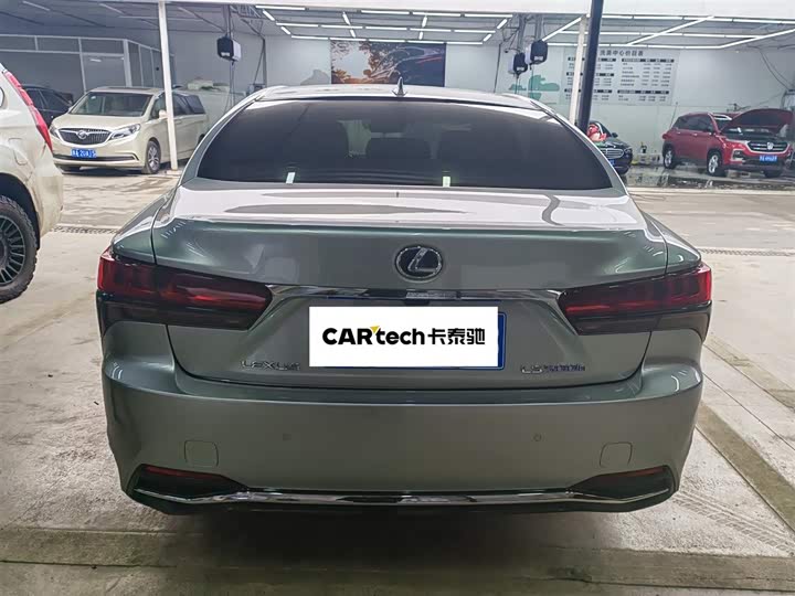 Фото 8 - Lexus LS