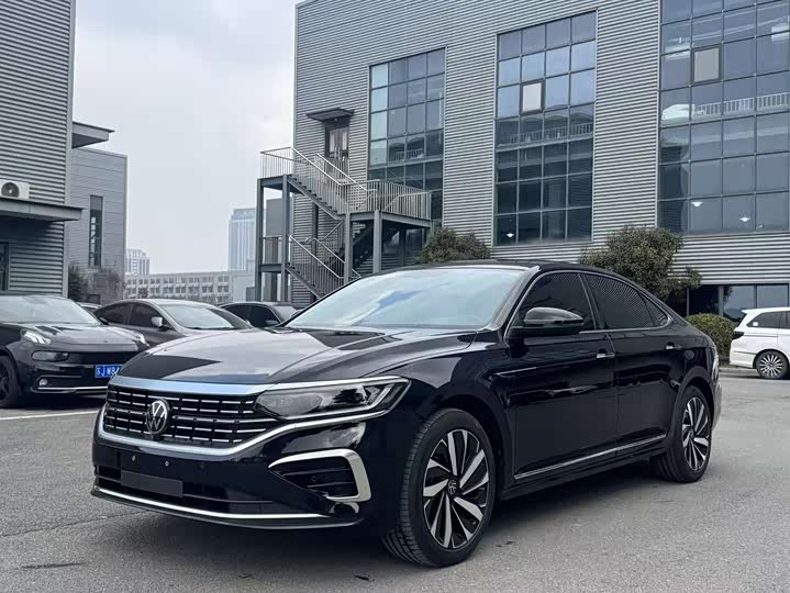 Фото 1 - Volkswagen Passat