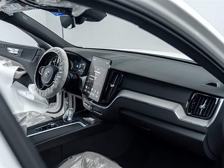 Фото 8 - Volvo XC60