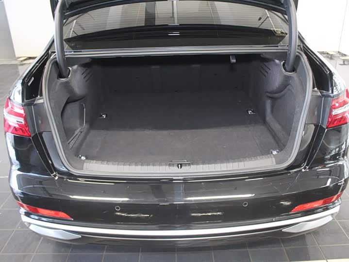 Фото 7 - Audi A6L