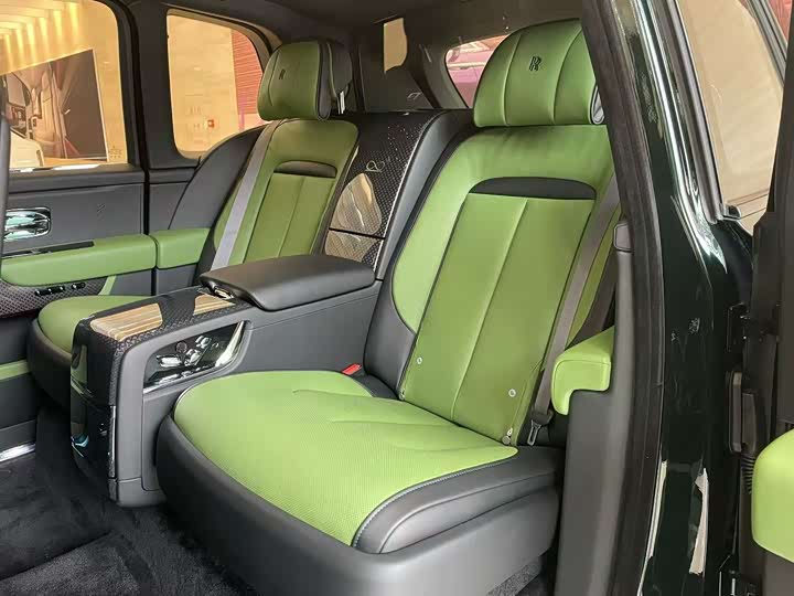 Фото 6 - Rolls-Royce Cullinan