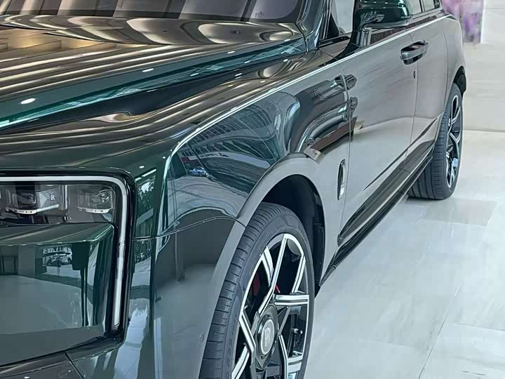 Фото 8 - Rolls-Royce Cullinan