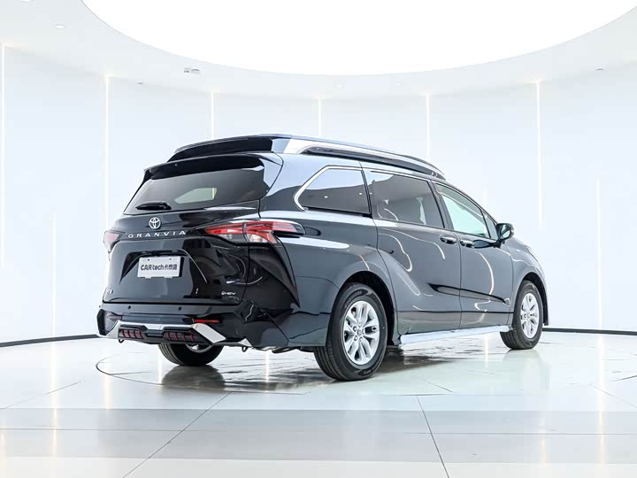 Фото 5 - Toyota Granvia