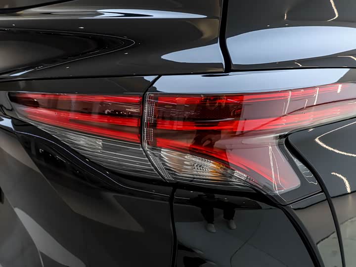 Фото 8 - Toyota Granvia