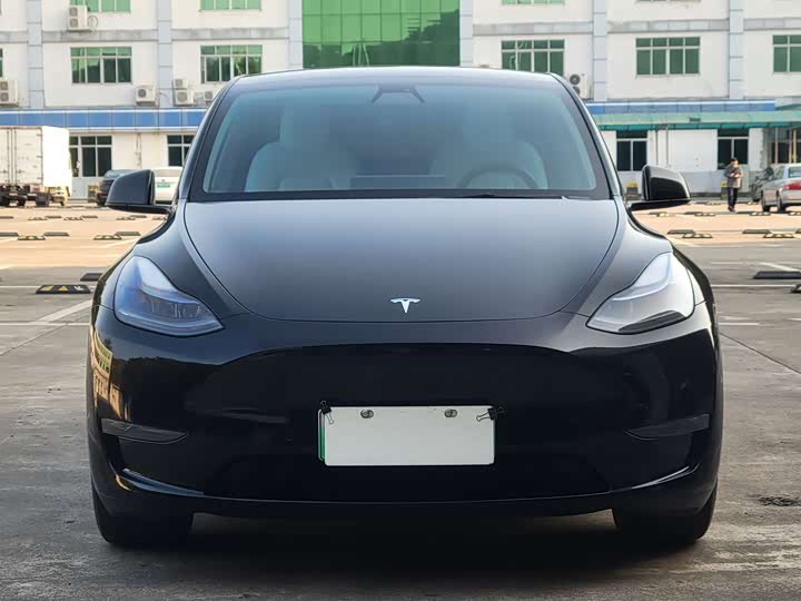 Фото 2 - Tesla Model Y
